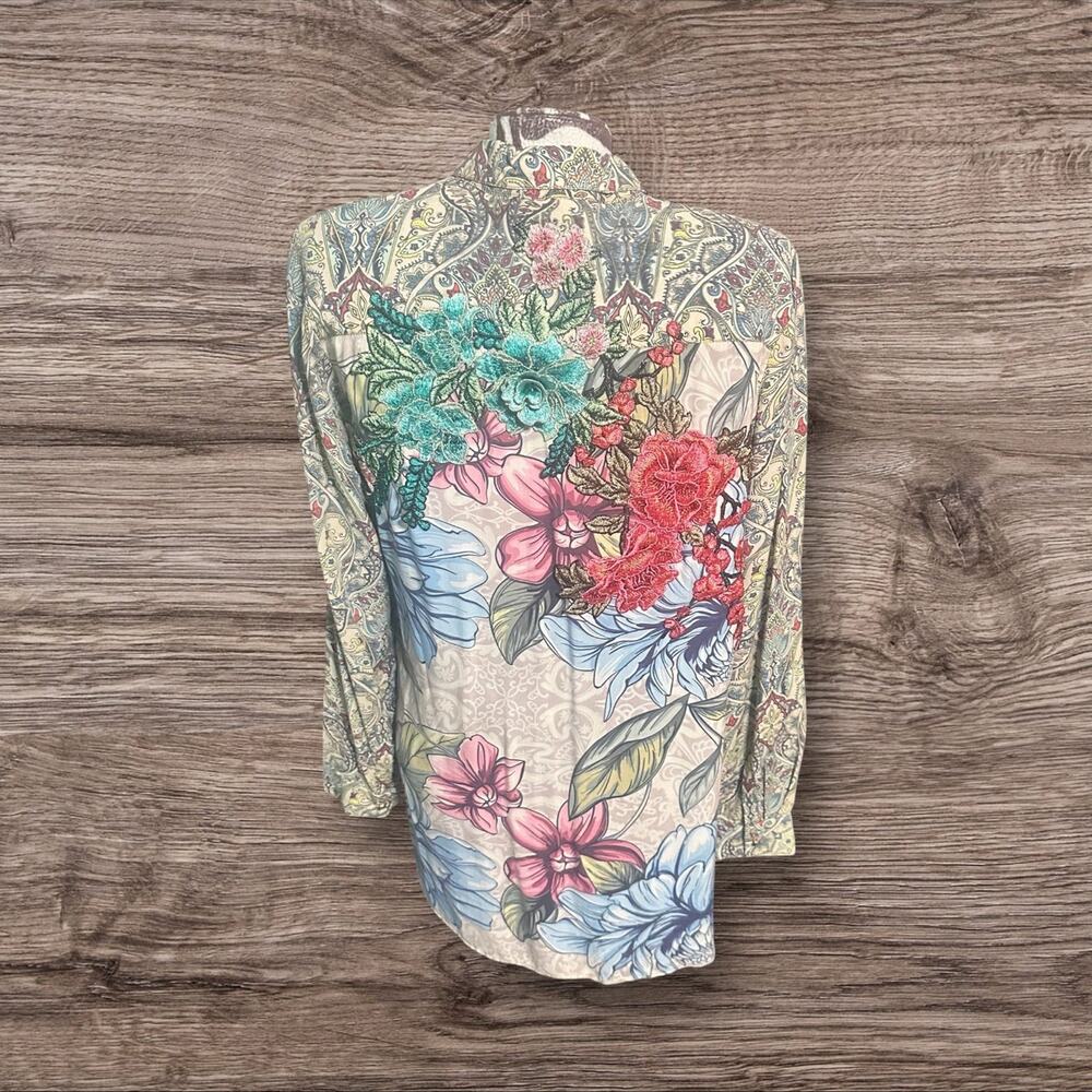 Aratta Women's Silent Journey Floral Paisley Embroidered 3D Button Up Top  XS